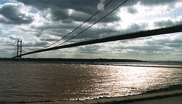 Humber Bridge.jpg (40246 bytes)