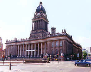 Leeds Town Hall.jpg (30653 bytes)